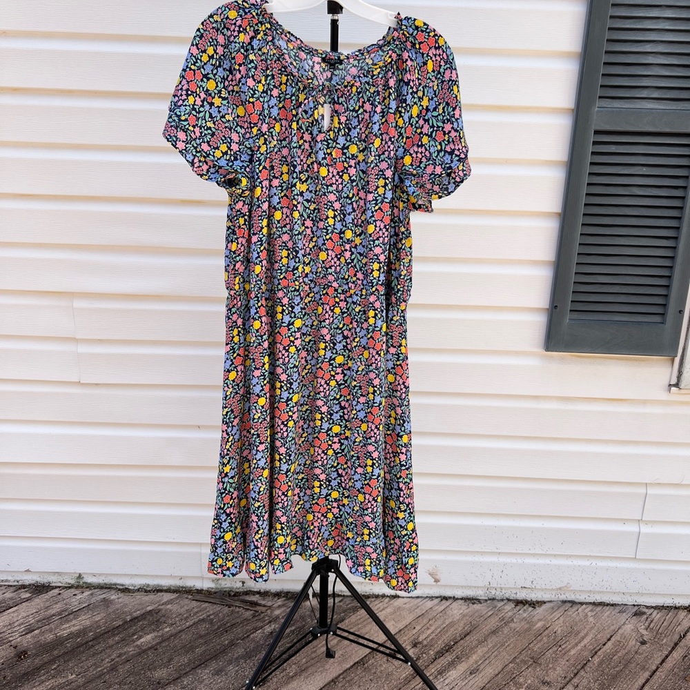 NWT Talbots Pretty Navy Multicolored Floral MIDI Short Sleeve Dress